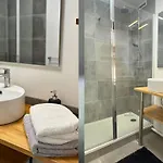 Cote Remparts, Central, Face A La Vieille & Parking Prive Gratuit アパート *