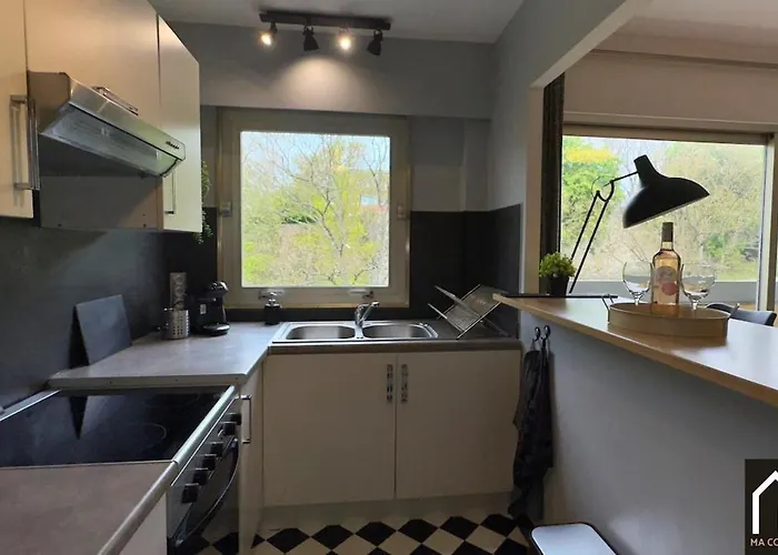 Appartement Cote Remparts, Central, Face A La Vieille & Parking Prive Gratuit *